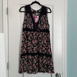 NWT Tiered Lace Floral Xhilaration Dress